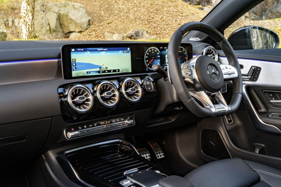 Торпедо Mercedes-AMG CLA35 4Matic (C118) 2019 года  (UK) (фото 12 из 40)